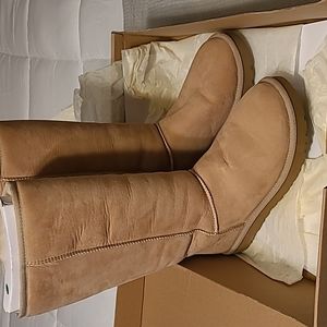 Tall UGG boots size 10, chestnut color